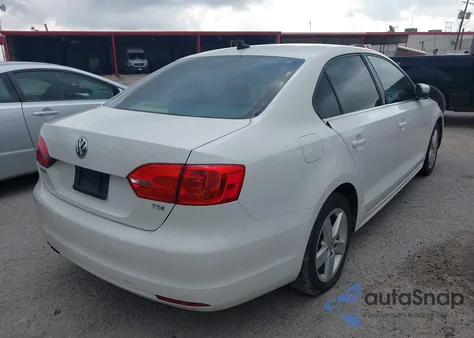 2014 Volkswagen Jetta 2.0L Tdi from USA, damaged, VIN 3VW3L7AJ8EM352748